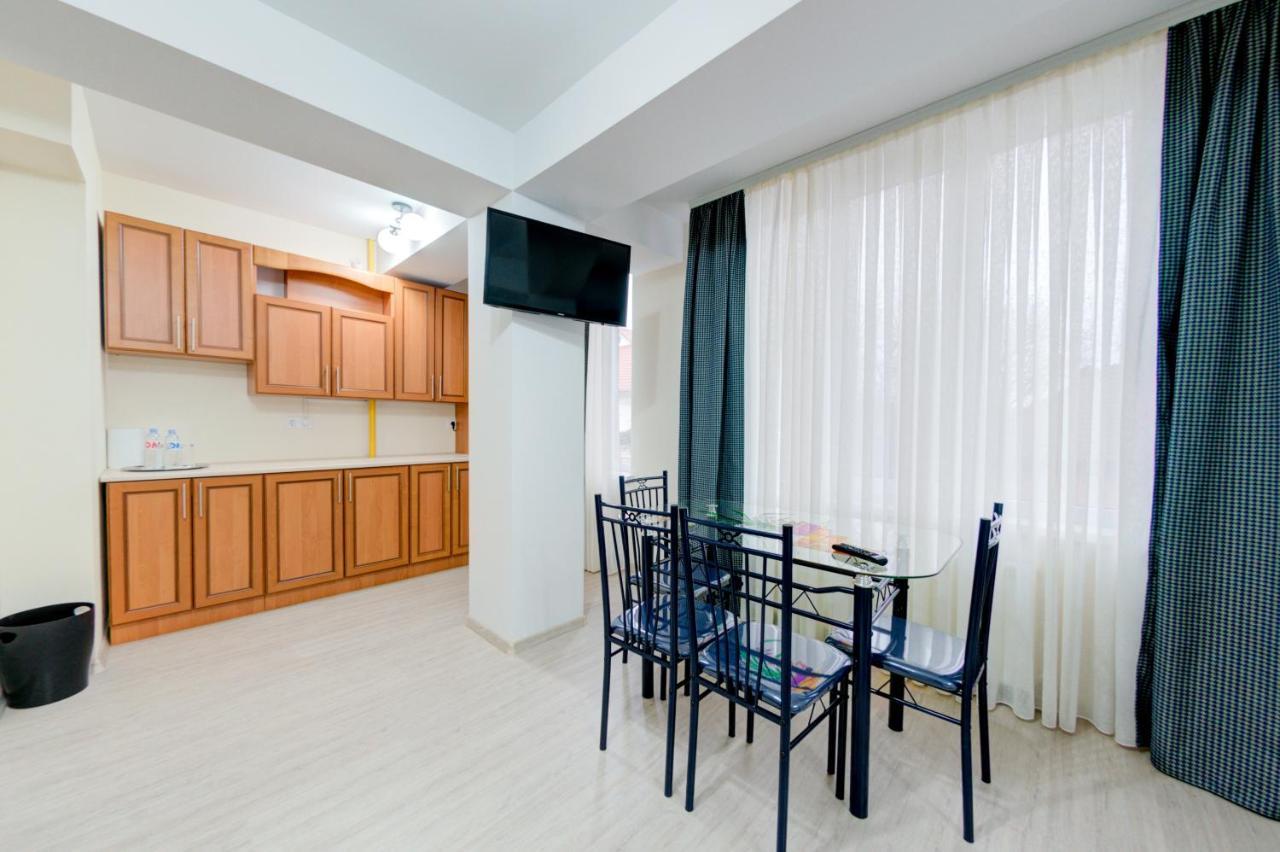 Catherine Hotel Кишинів Екстер'єр фото