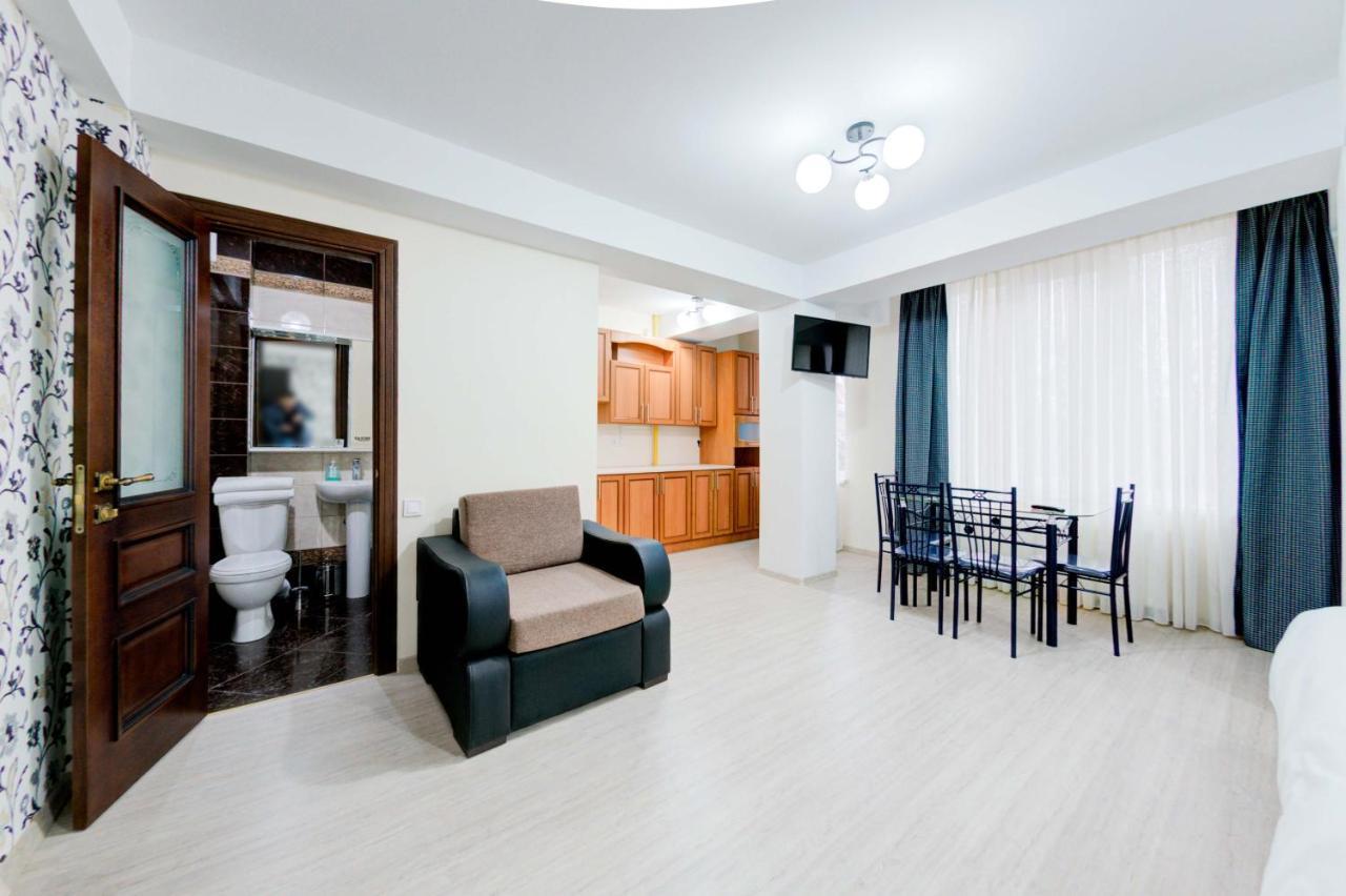 Catherine Hotel Кишинів Екстер'єр фото